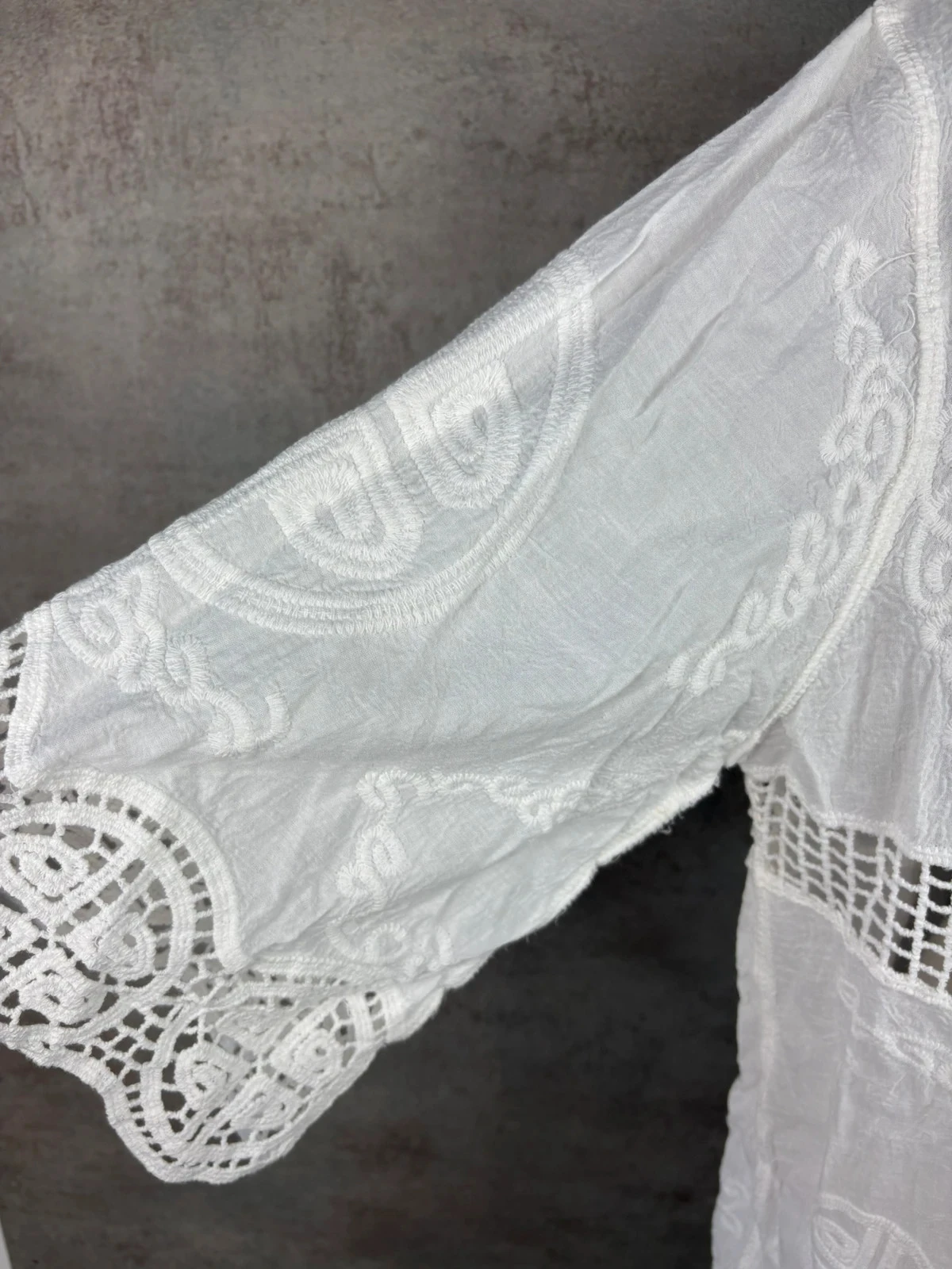 ✿ White blouse with embroidered patterns Size 40/L ✿ – photo 3